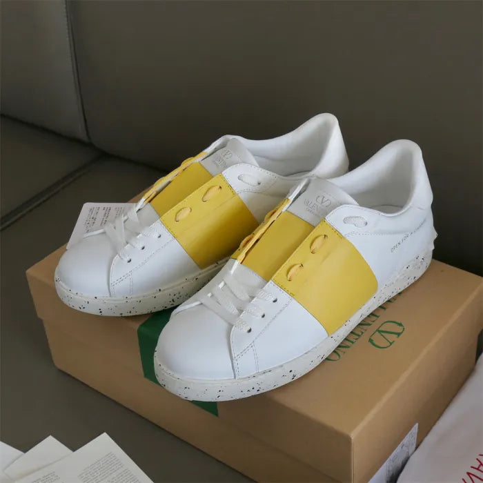 V - SNEAKERS