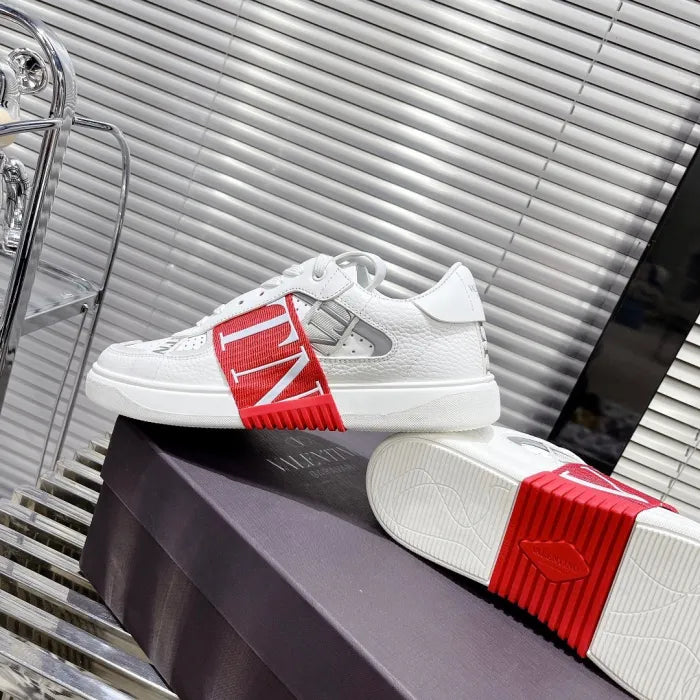 V - SNEAKERS