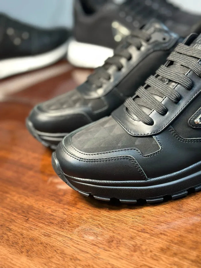 P - SNEAKERS