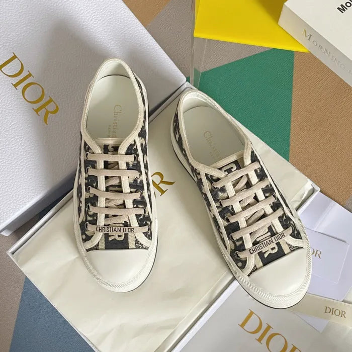 D - SNEAKERS