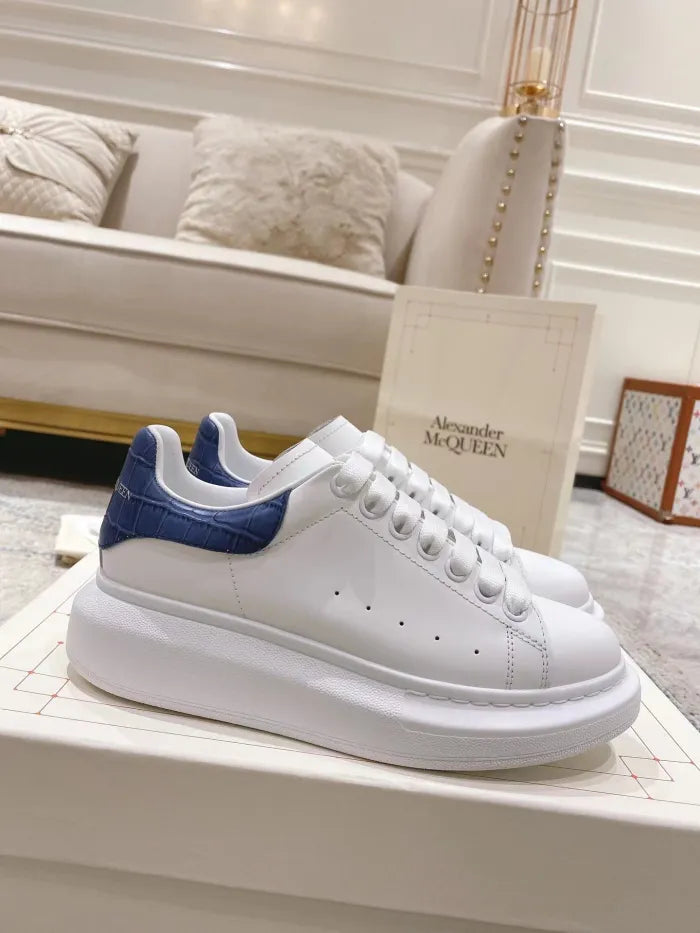 A - SNEAKERS