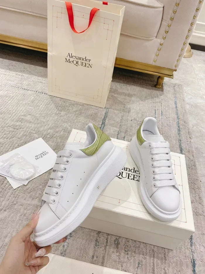 A - SNEAKERS