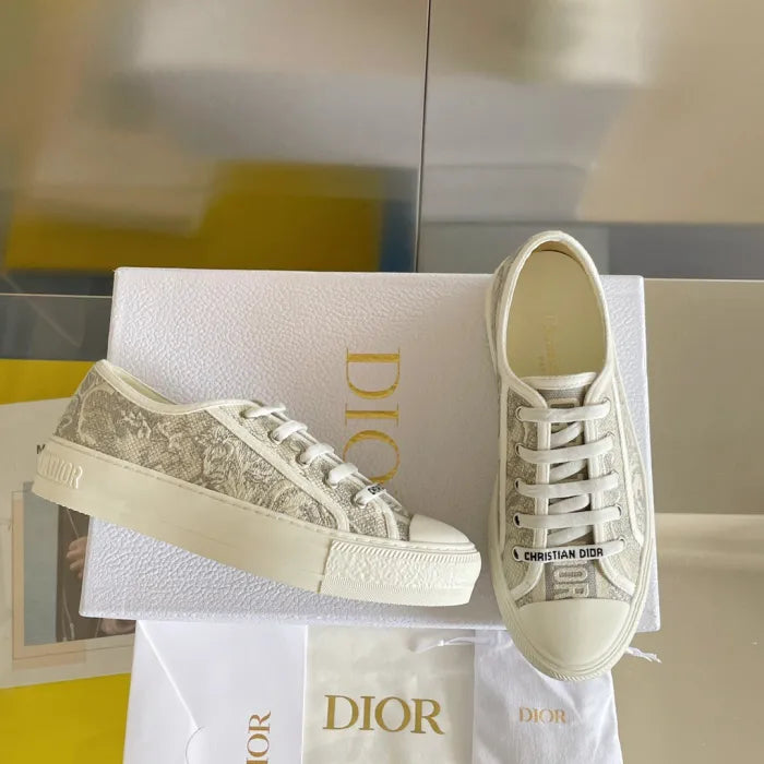 D - SNEAKERS