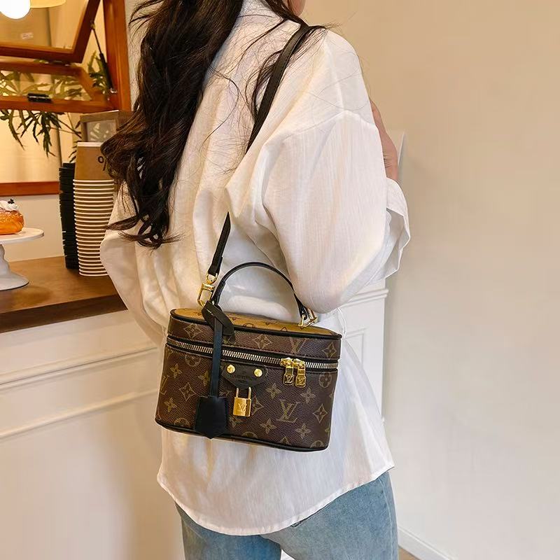 Vintage-Inspired Box hand bag – Elegant Monogram Tote Box