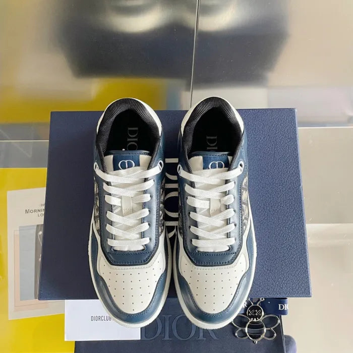 D - SNEAKERS
