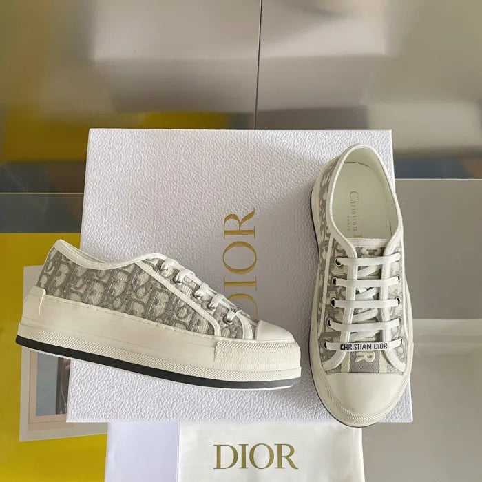 D - SNEAKERS