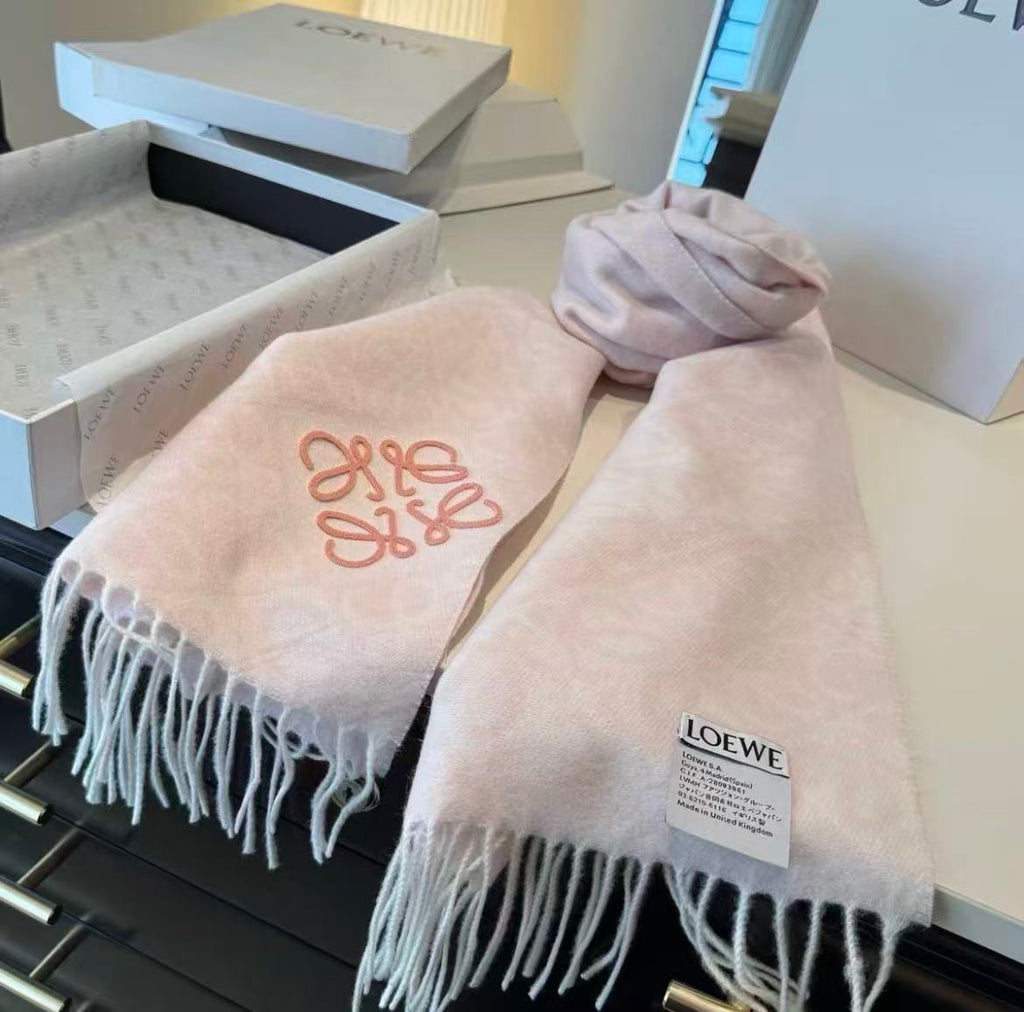 Soft fog powder jacquard embroidered fringed scarf, soft warm shawl in autumn and winter, temperament commuting versatile scarf