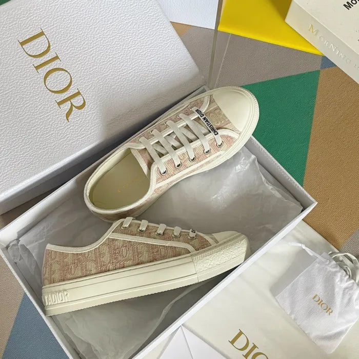 D - SNEAKERS