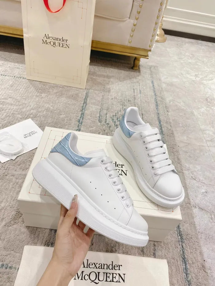 A - SNEAKERS