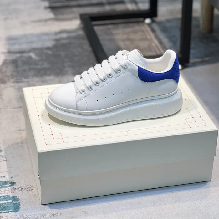 A - SNEAKERS