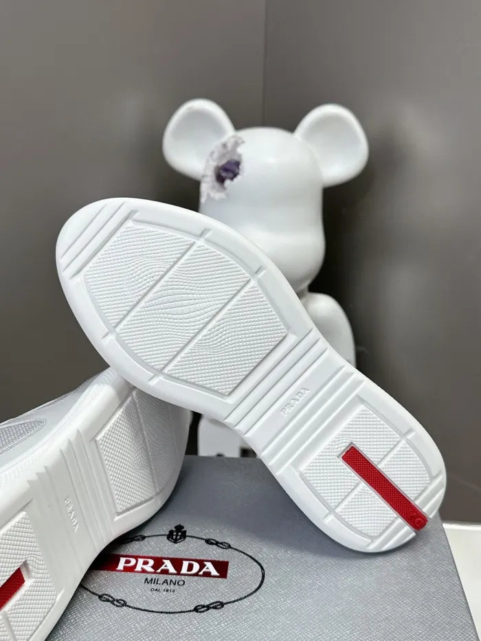 P - SNEAKERS