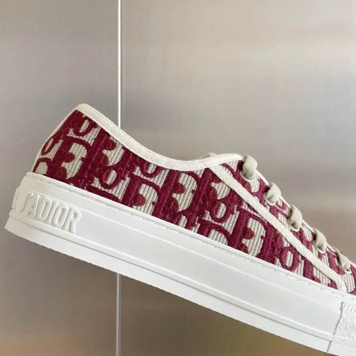 D - SNEAKERS