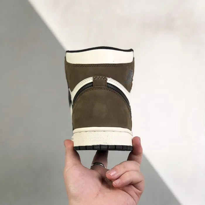 N - SNEAKERS