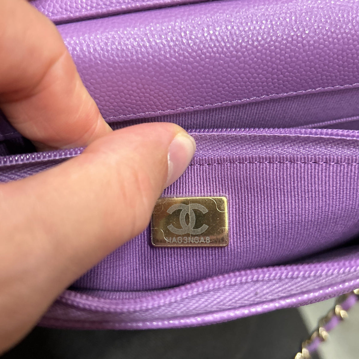 Wallet on Chain Quilted Caviar