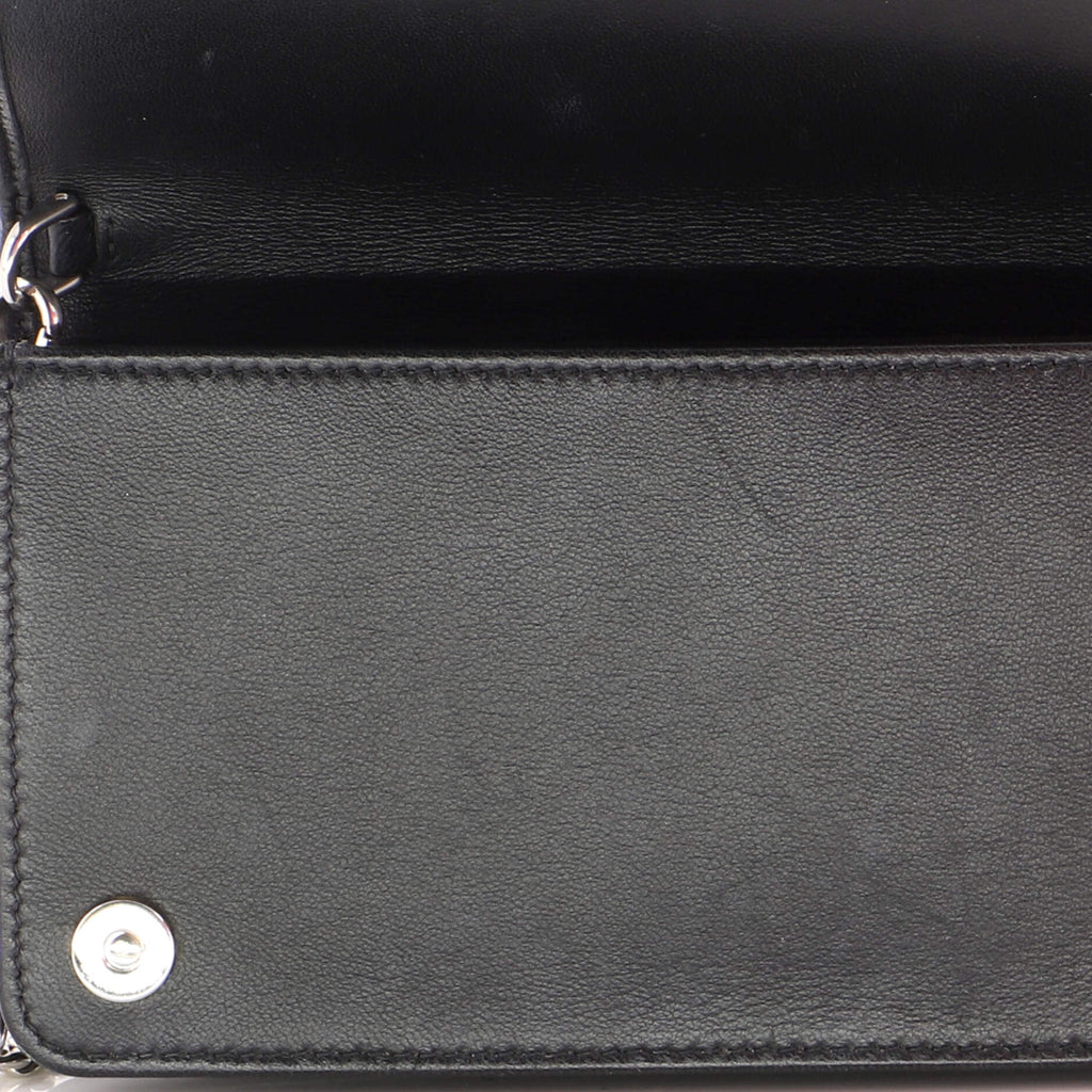 Wallet on Chain Diagramme Quilted Leather Small