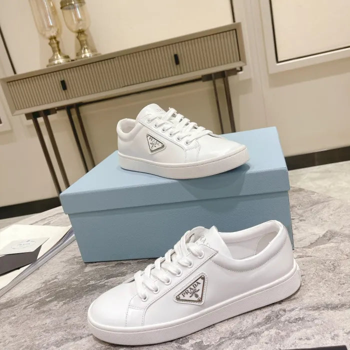 P - SNEAKERS