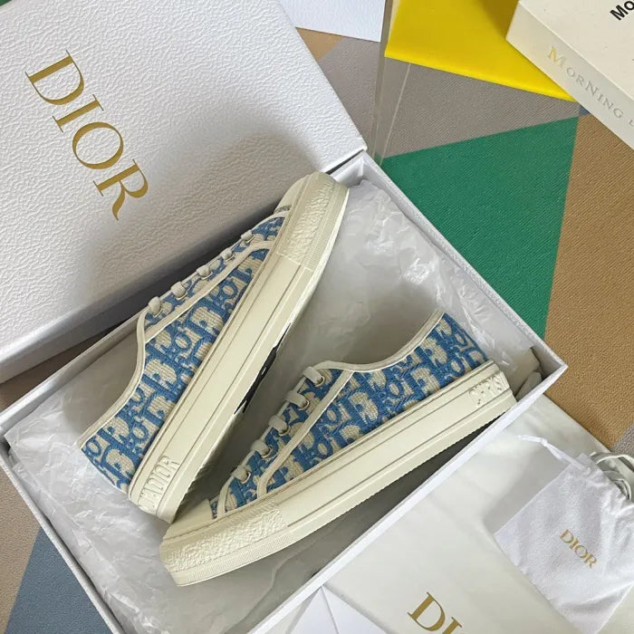 D - SNEAKERS