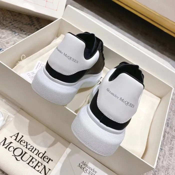 A - SNEAKERS