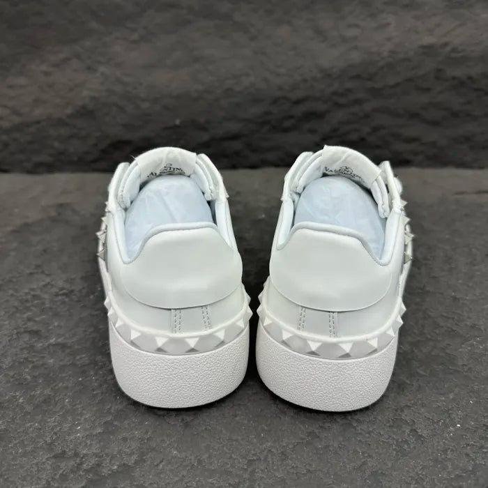 V - SNEAKERS