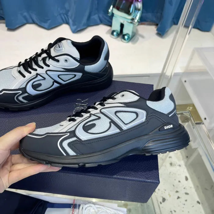 D - SNEAKERS