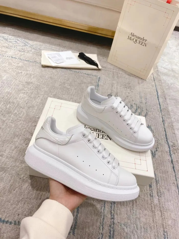 A - SNEAKERS