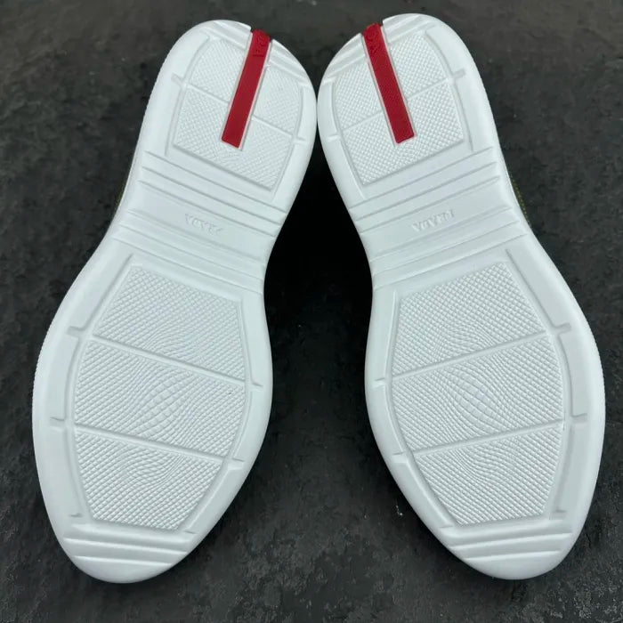 P - SNEAKERS