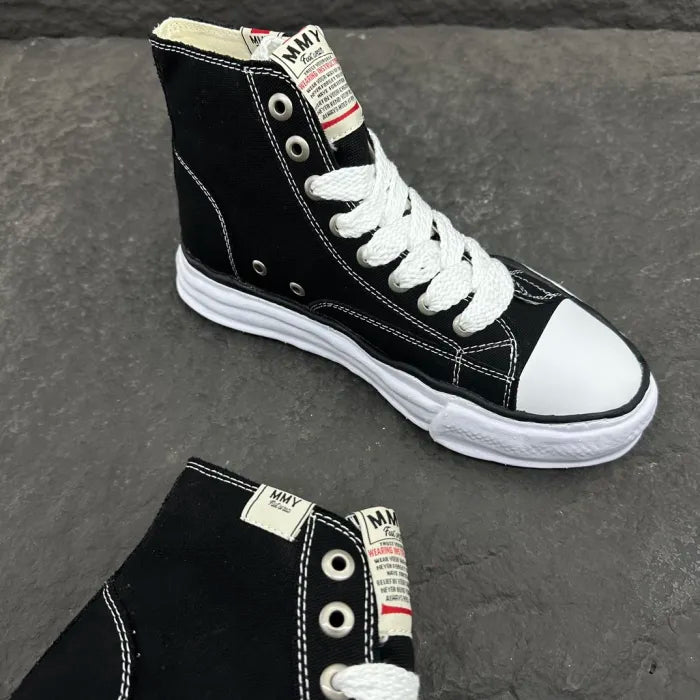 A - SNEAKERS