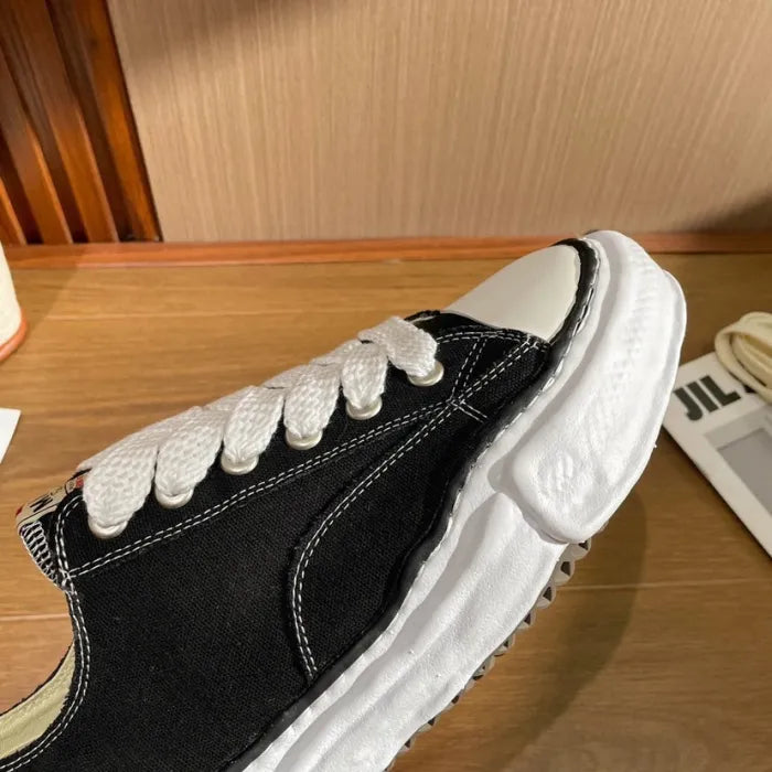 A - SNEAKERS