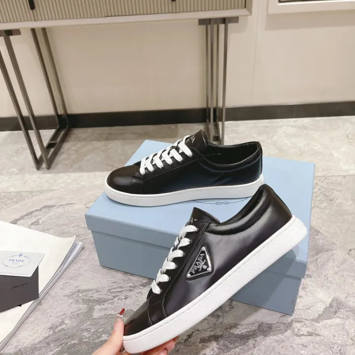 P - SNEAKERS