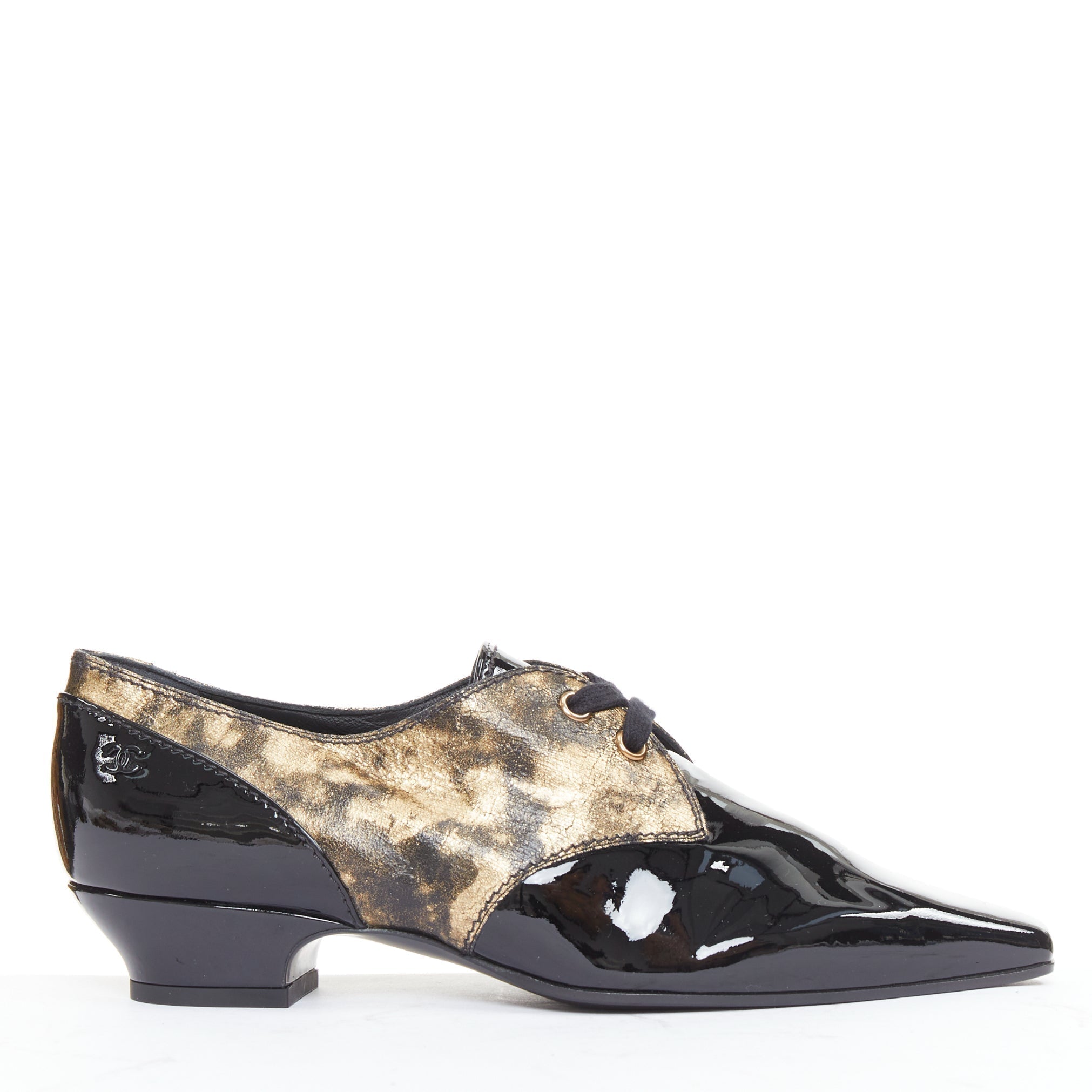 Women's Chanel 2018 Gold Pointed CC Oxford