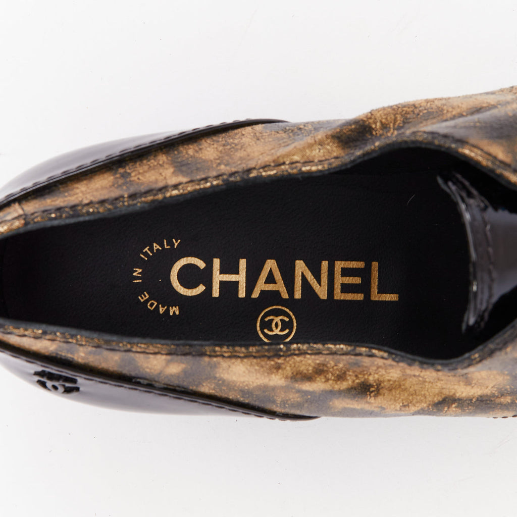 Women's Chanel 2018 Gold Pointed CC Oxford