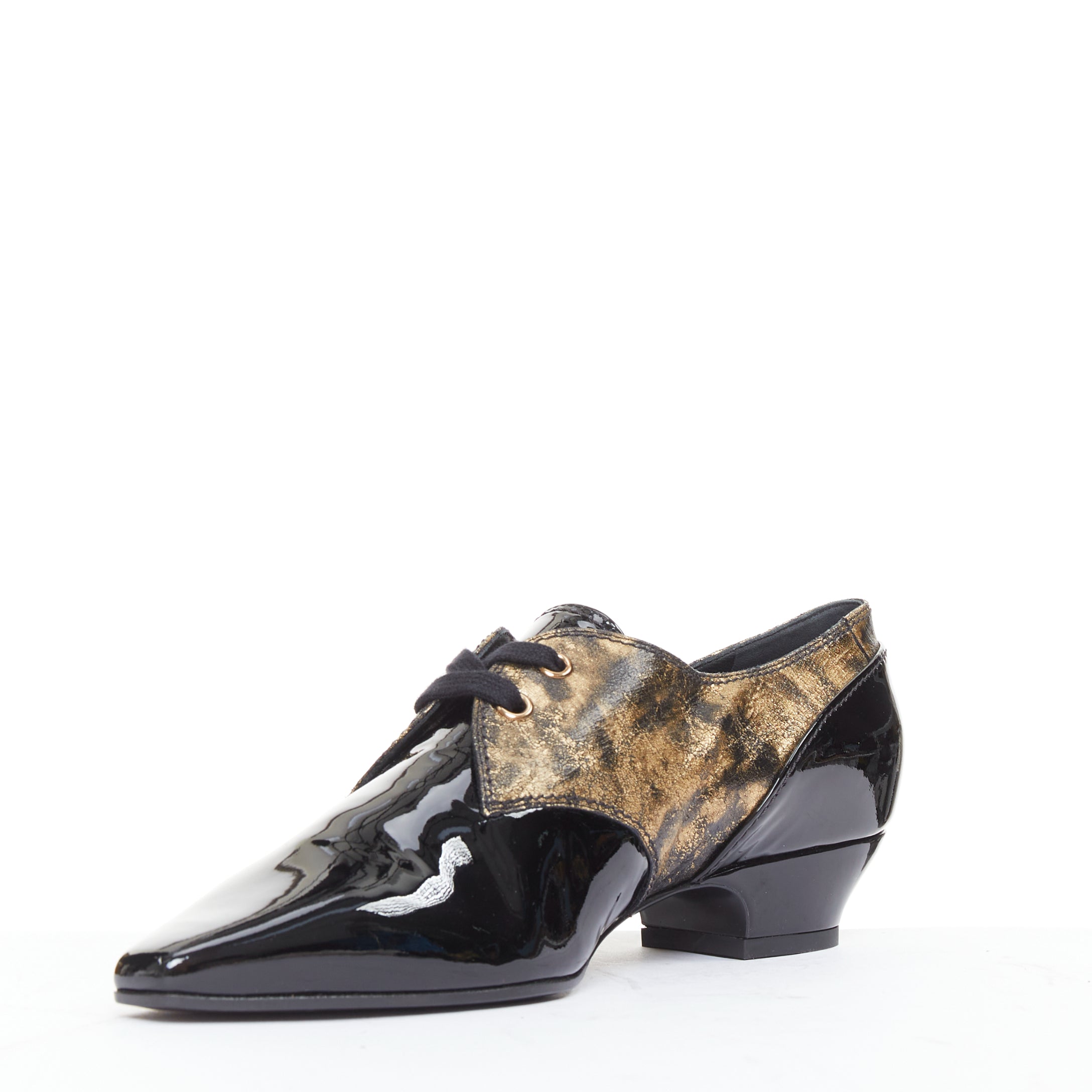 Women's Chanel 2018 Gold Pointed CC Oxford