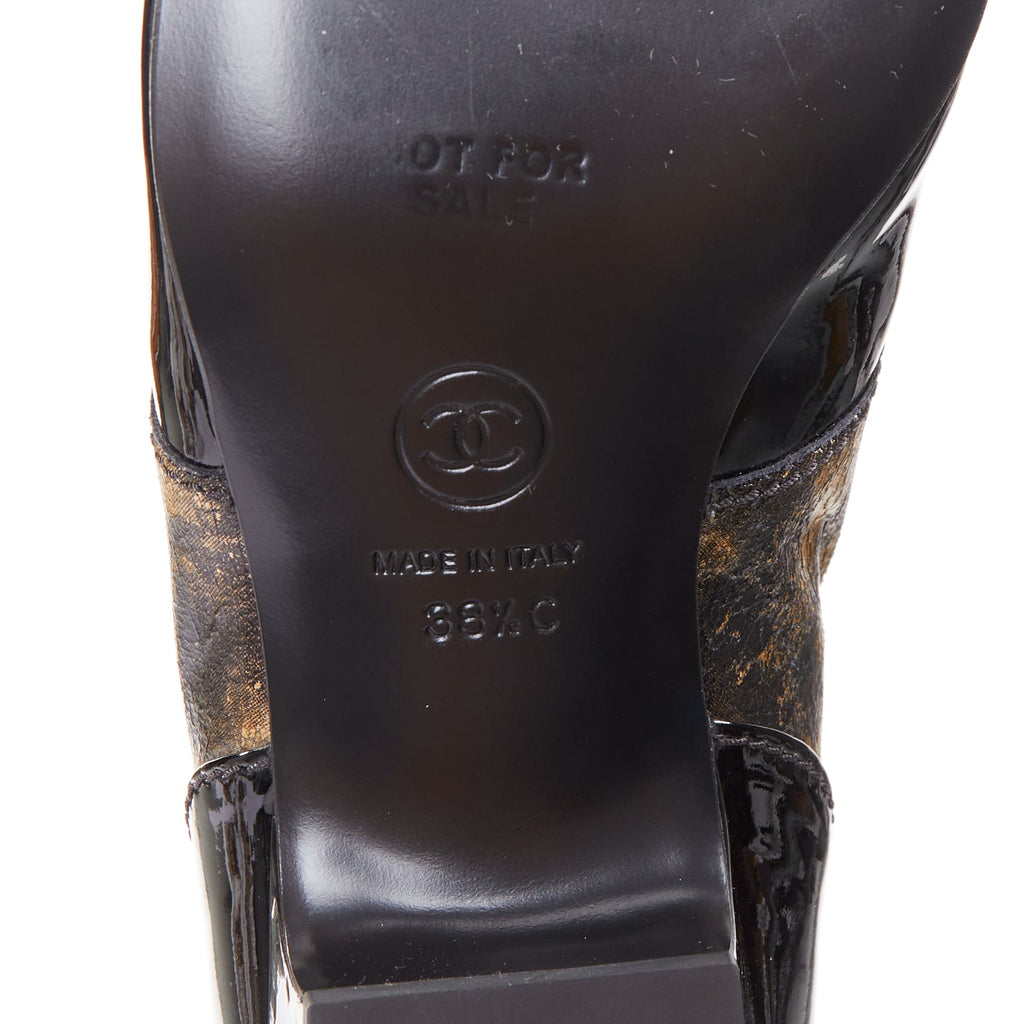 Women's Chanel 2018 Gold Pointed CC Oxford