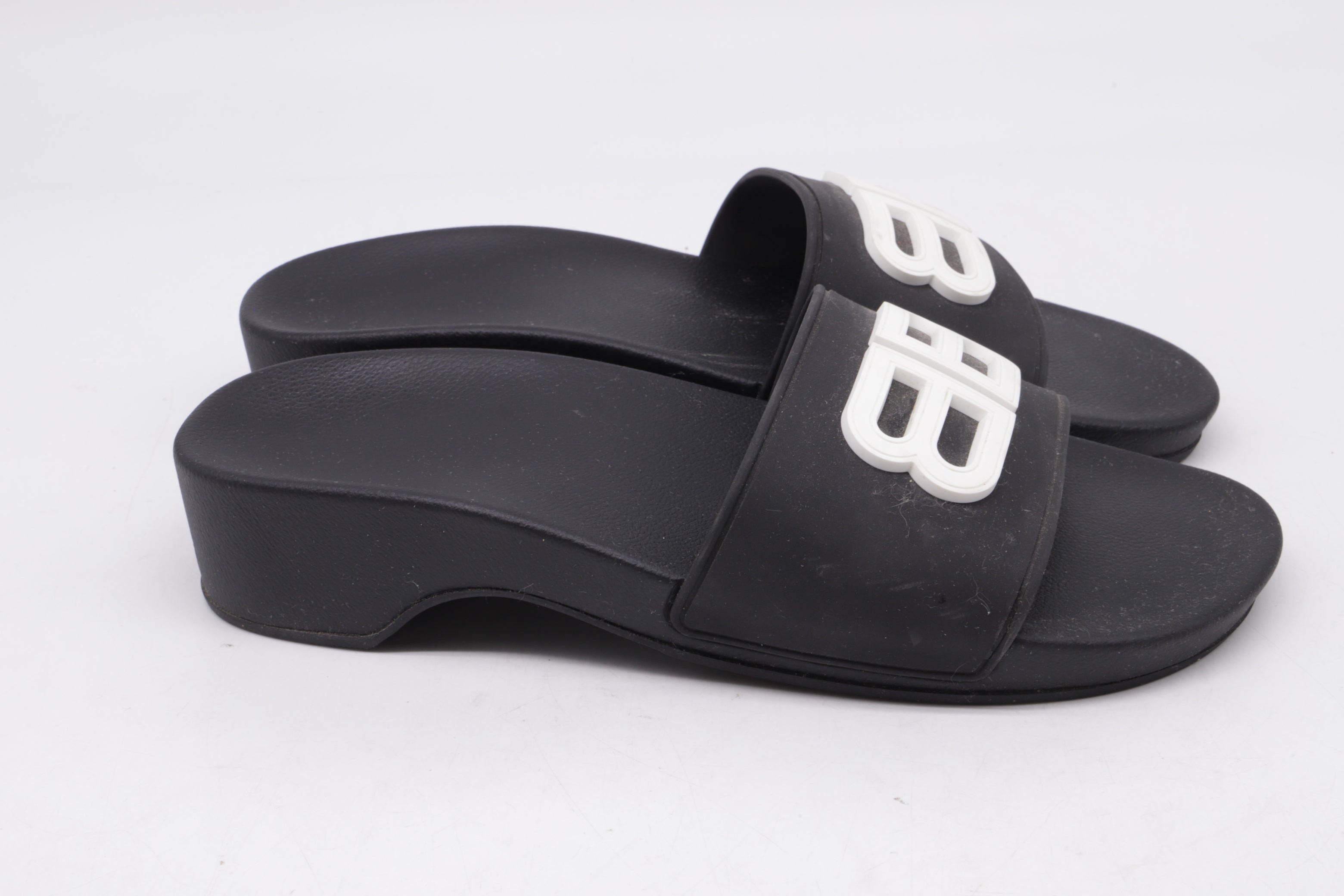 Women's Balenciaga BB Pool Clogs in Black Rubber
