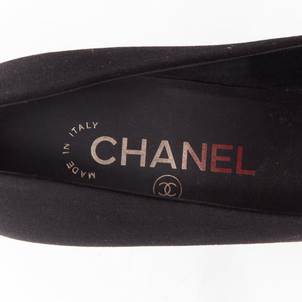 Women's Chanel Serpent Pearl satin CC pearl snake heel pump