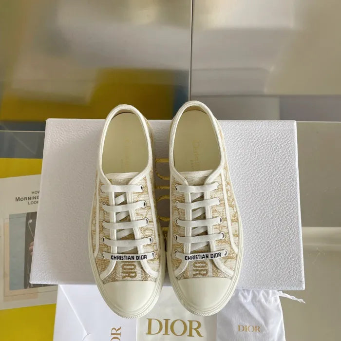 D - SNEAKERS