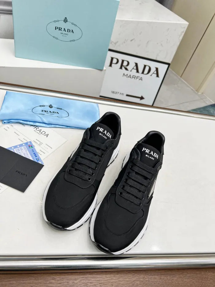P - SNEAKERS