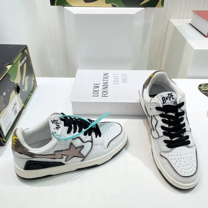 B - SNEAKERS