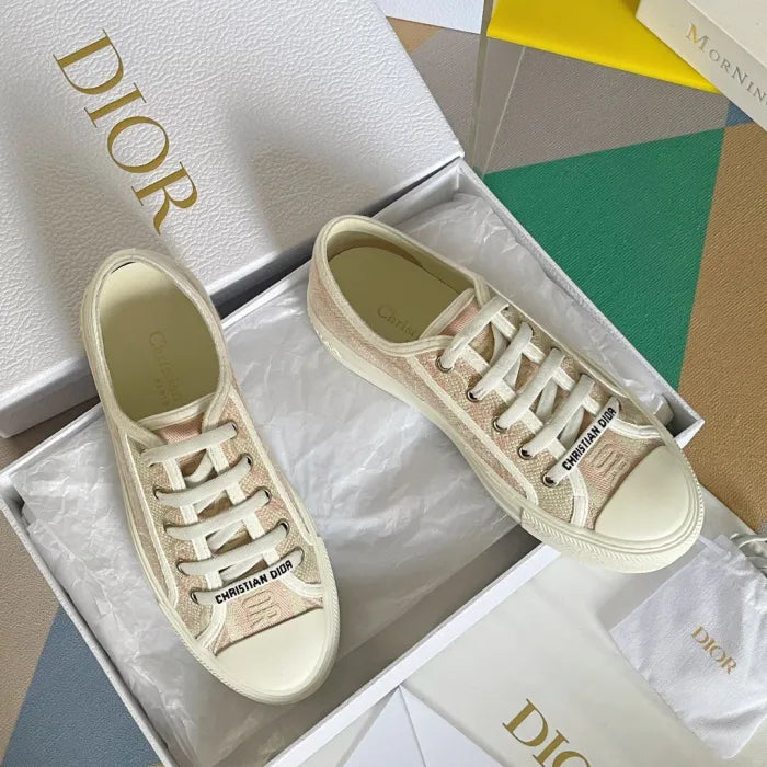 D - SNEAKERS