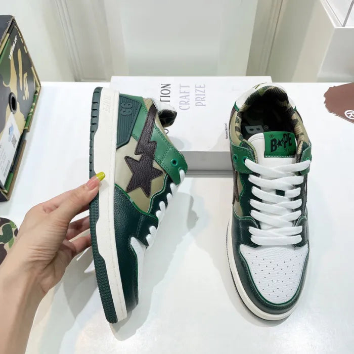 B - SNEAKERS
