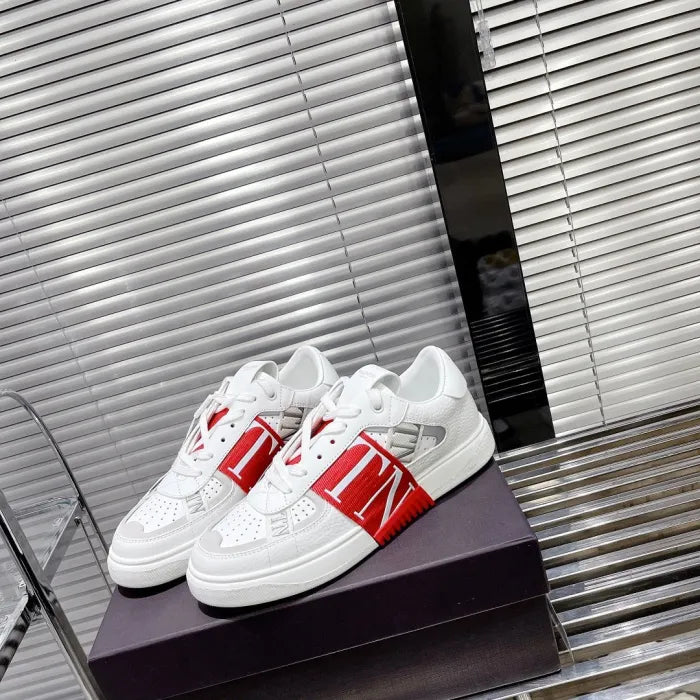 V - SNEAKERS