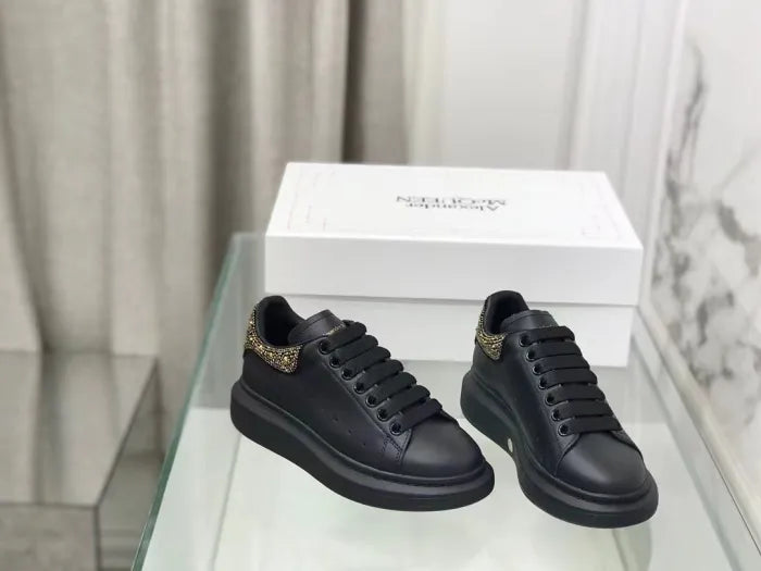 A - SNEAKERS
