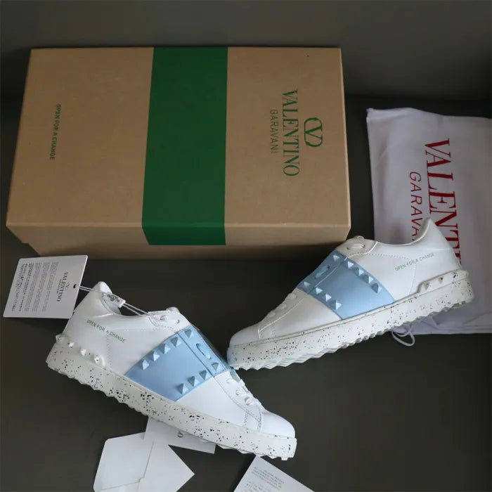 V - SNEAKERS