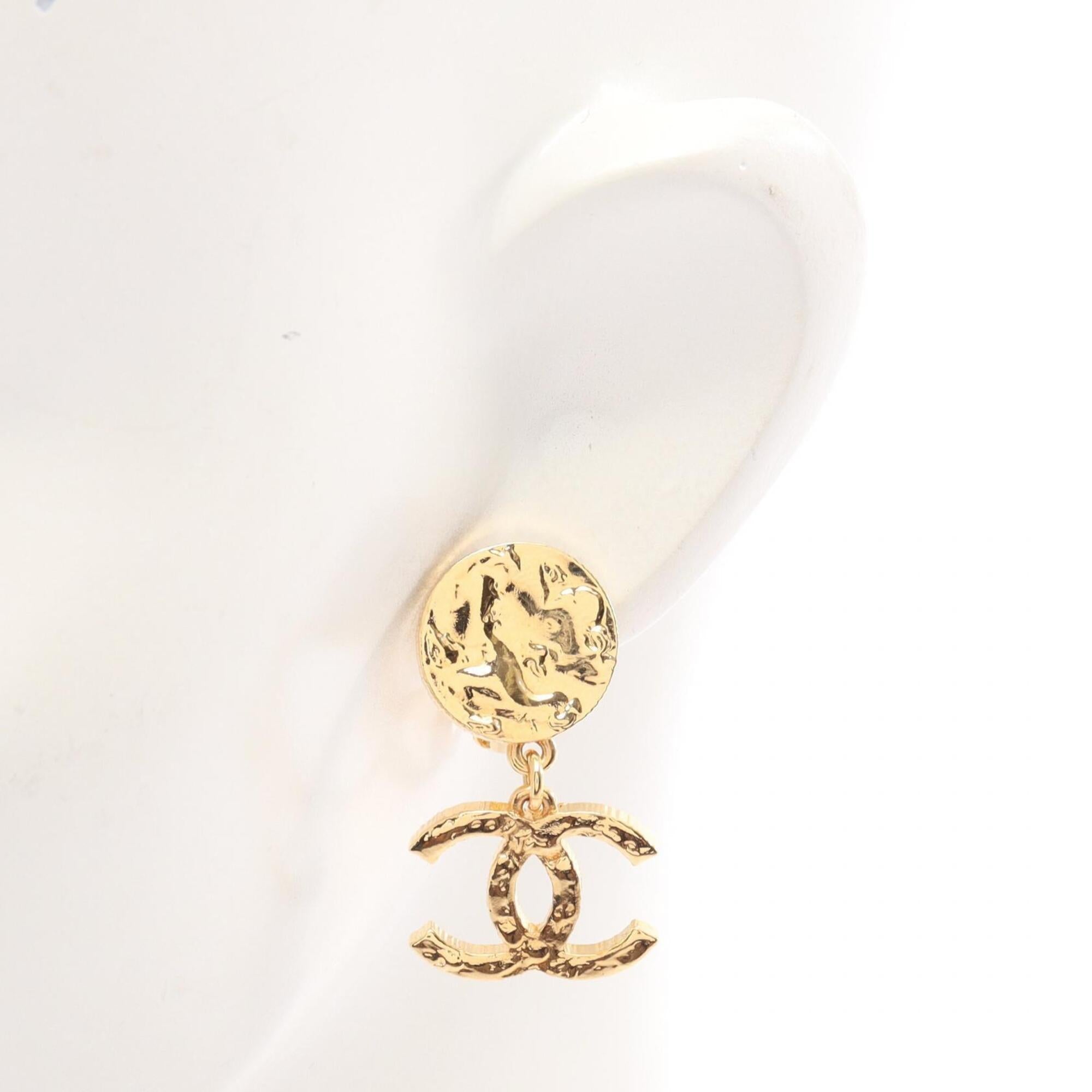CC Logo Clip-On Earrings Metal Gold-Tone Metal