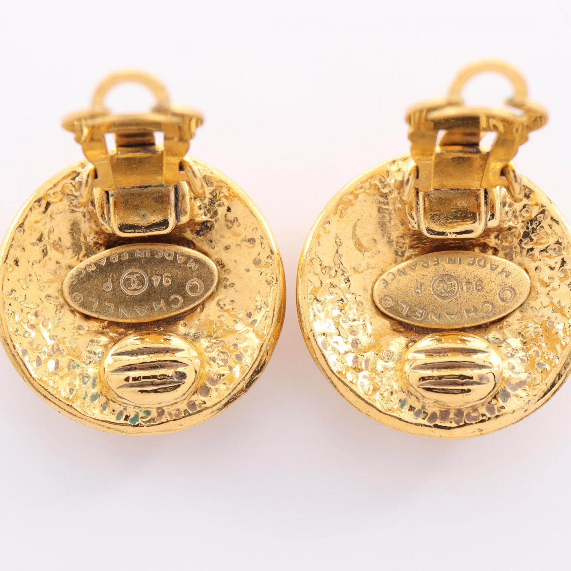 CC Logo Clip-On Earrings Metal Gold-Tone Metal