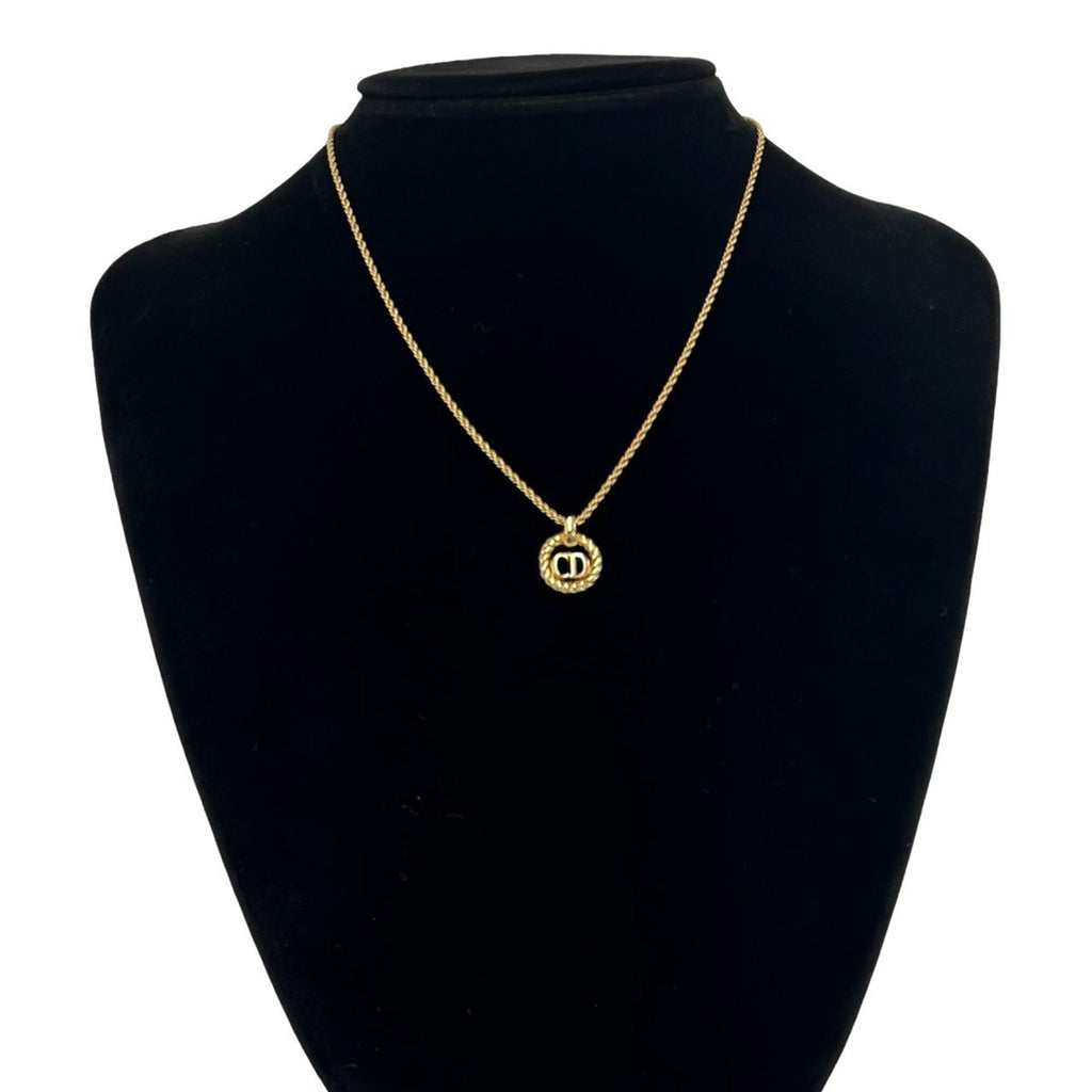 Vintage Pendant Necklace Gold