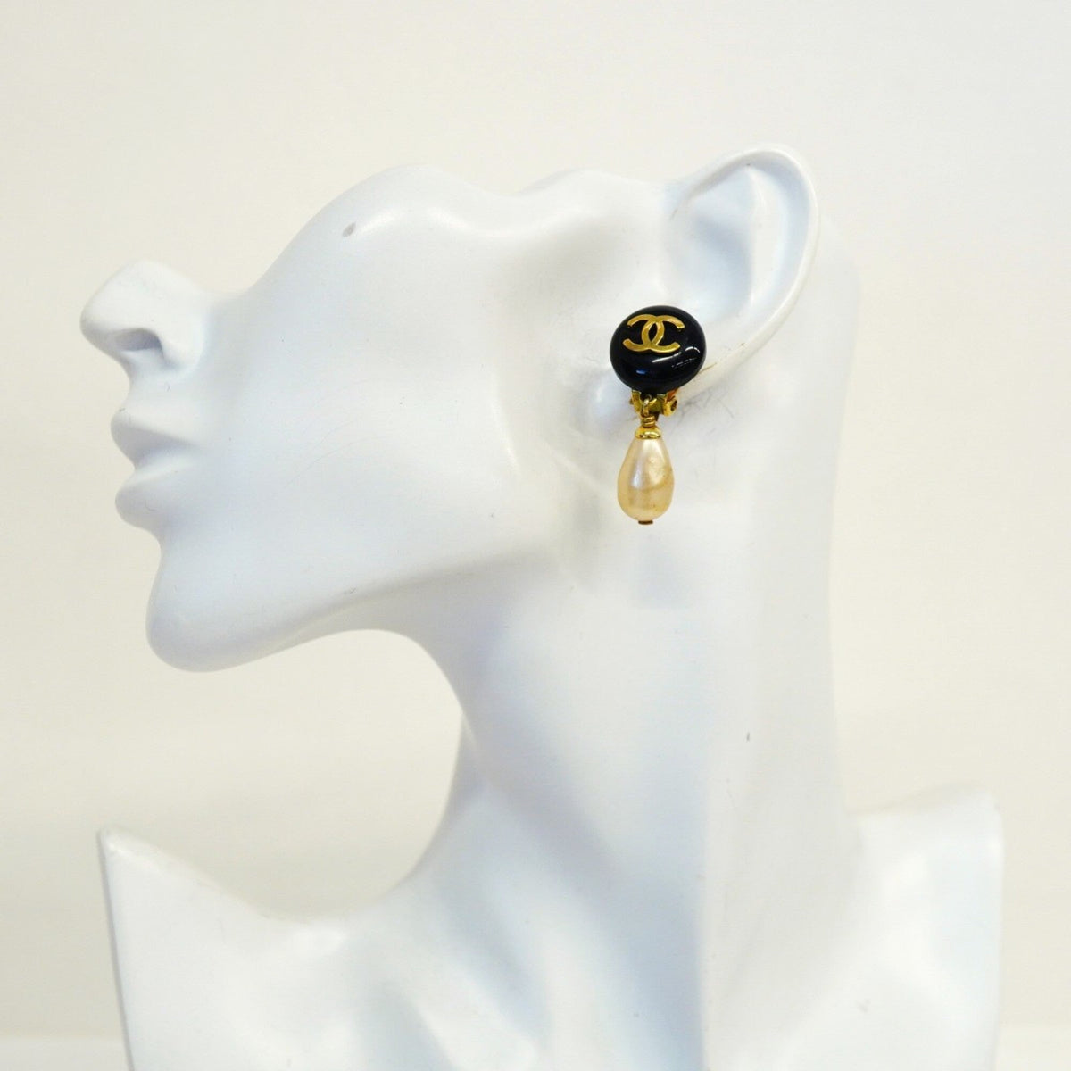 CC Logo Clip-On Earrings Metal Gold-Tone Metal
