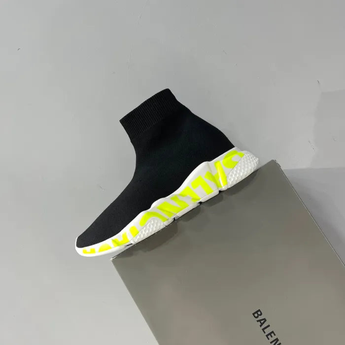 B - SNEAKERS