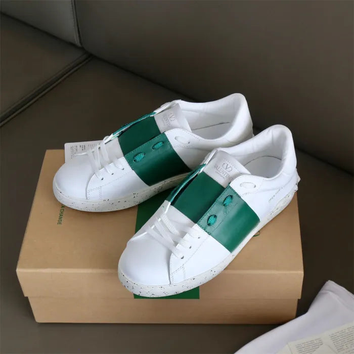 V - SNEAKERS
