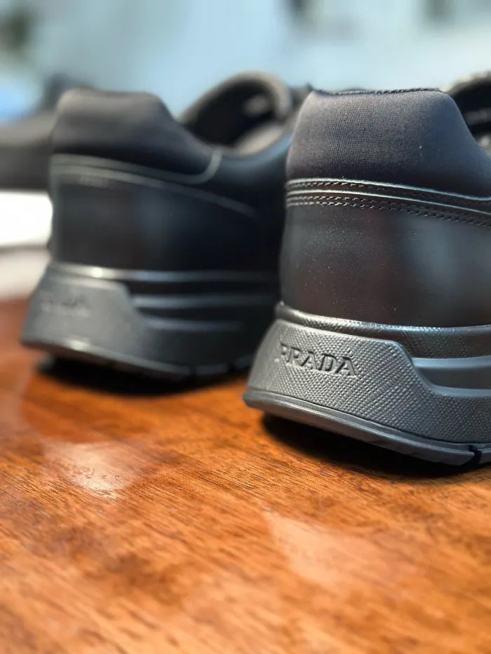 P - SNEAKERS